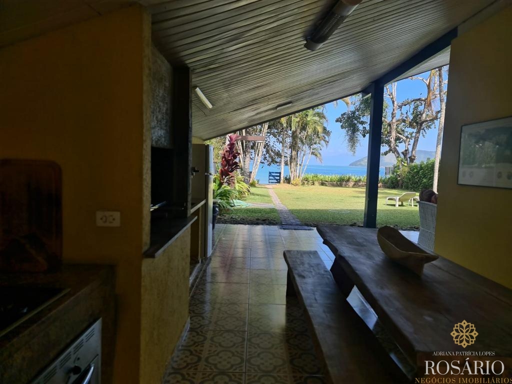 Casa pé na areia dentro de condominio fechado.