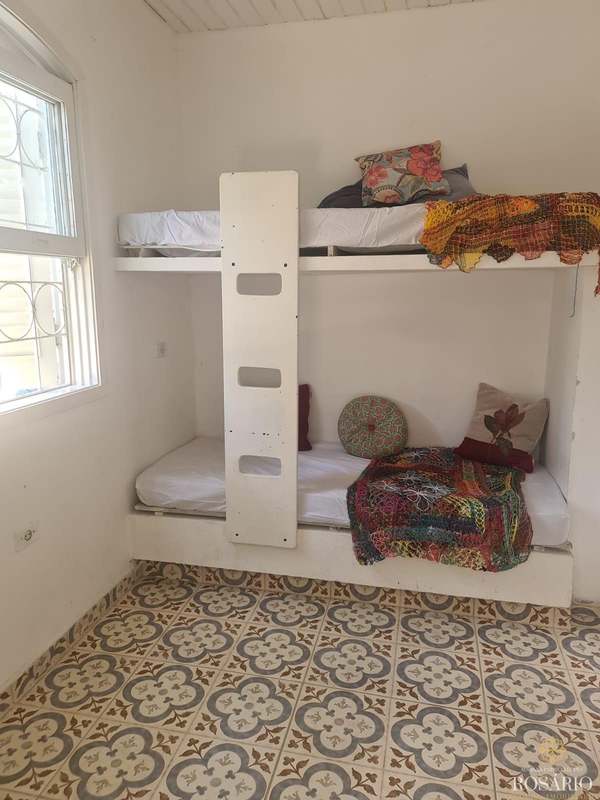 Casa pé na areia dentro de condominio fechado.