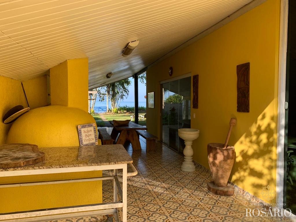 Casa pé na areia dentro de condominio fechado.