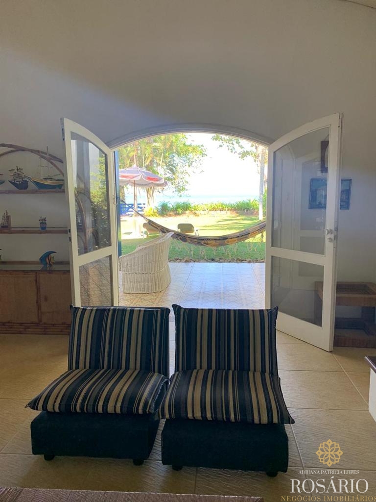 Casa pé na areia dentro de condominio fechado.