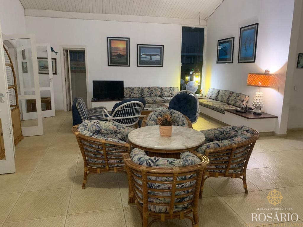 Casa pé na areia dentro de condominio fechado.