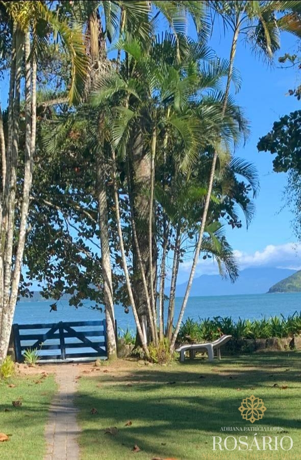 Casa pé na areia dentro de condominio fechado.