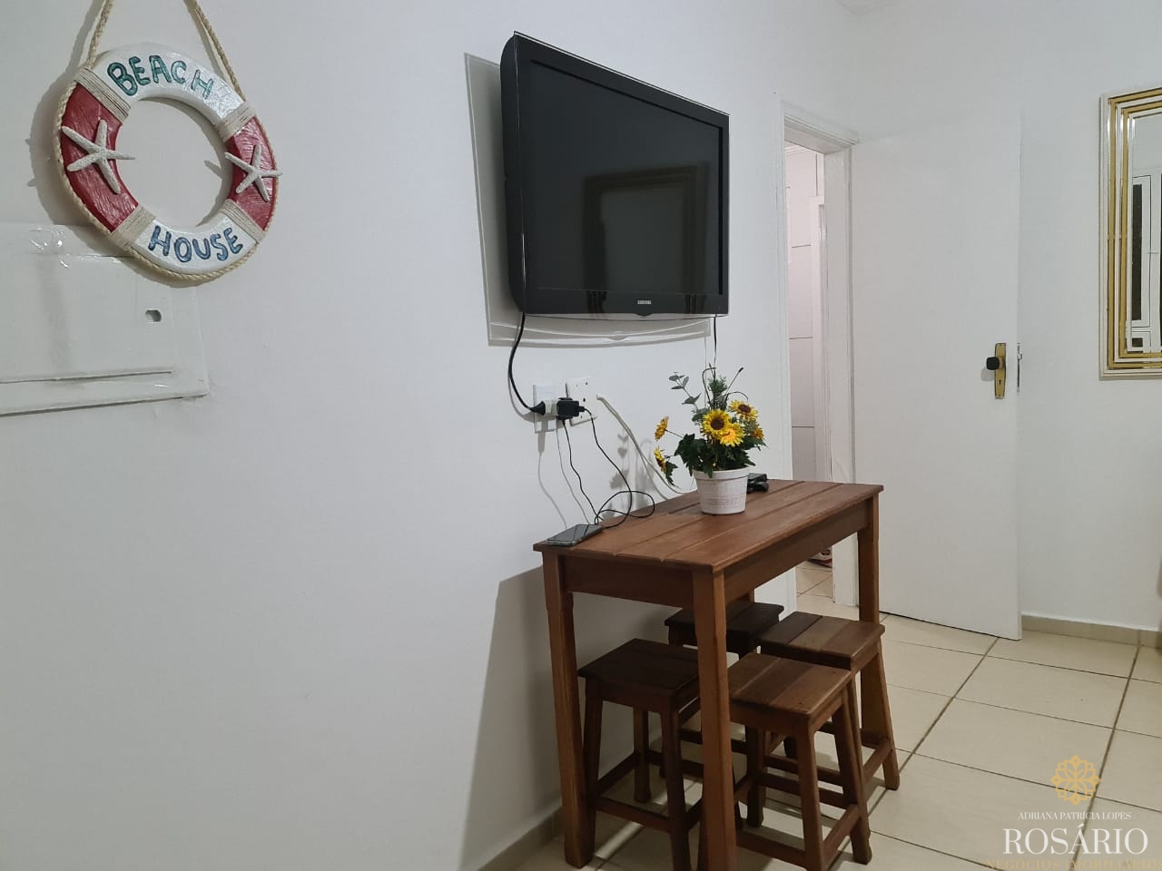 Apartamento com 1 dormitórios vista mar nas toninhas.