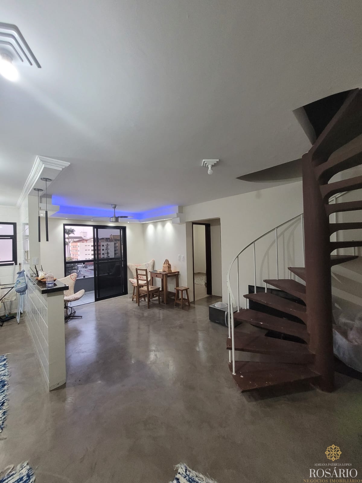 Apartamento Duplex com 2 Dormitórios No Itaguá