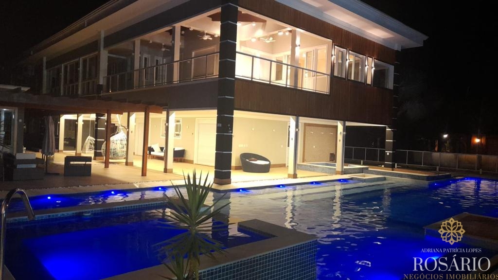 Casa de Altissimo Padrão com 7 Suítes Dentro de Condominio