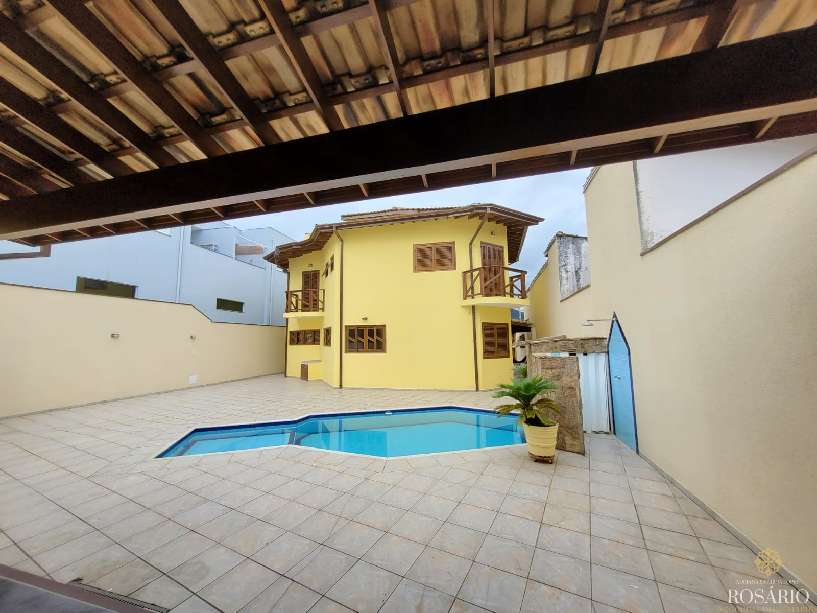 Casa de Alto Padrão No Centro com Total de 455m²