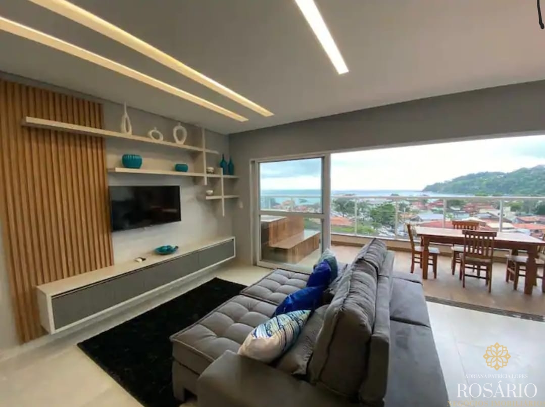 Cobertura Luxuosa com Vista para o Mar Decorada com Requinte