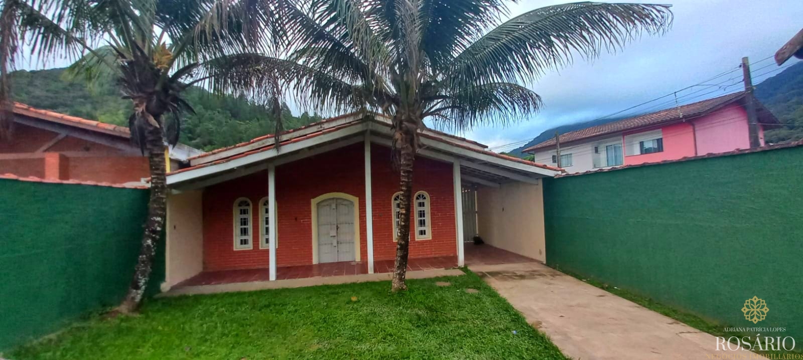 Casa Super Confortável com 3 Dorm No Pereque Mirim à Venda!