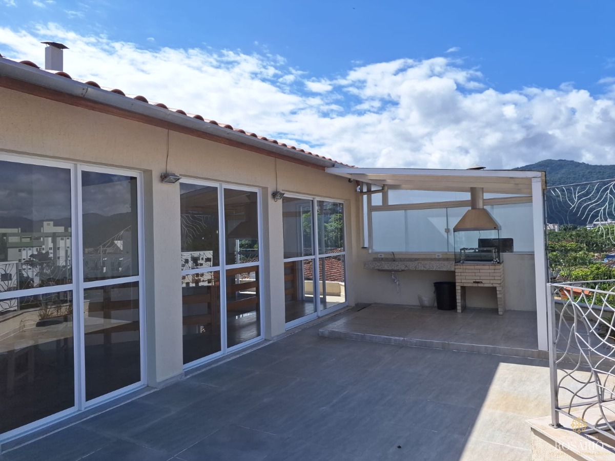 Duplex em ubatuba de 4 dorm e piscina, 300m2