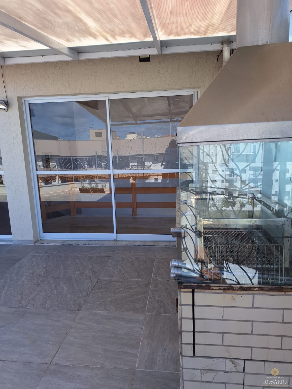 Duplex em ubatuba de 4 dorm e piscina, 300m2