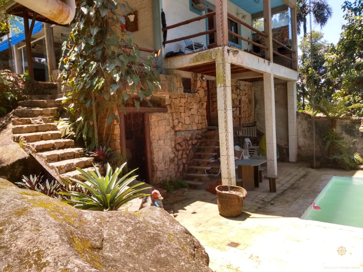 Casarão com 8 Dormitórios Vista Mar à Venda em Ubatuba