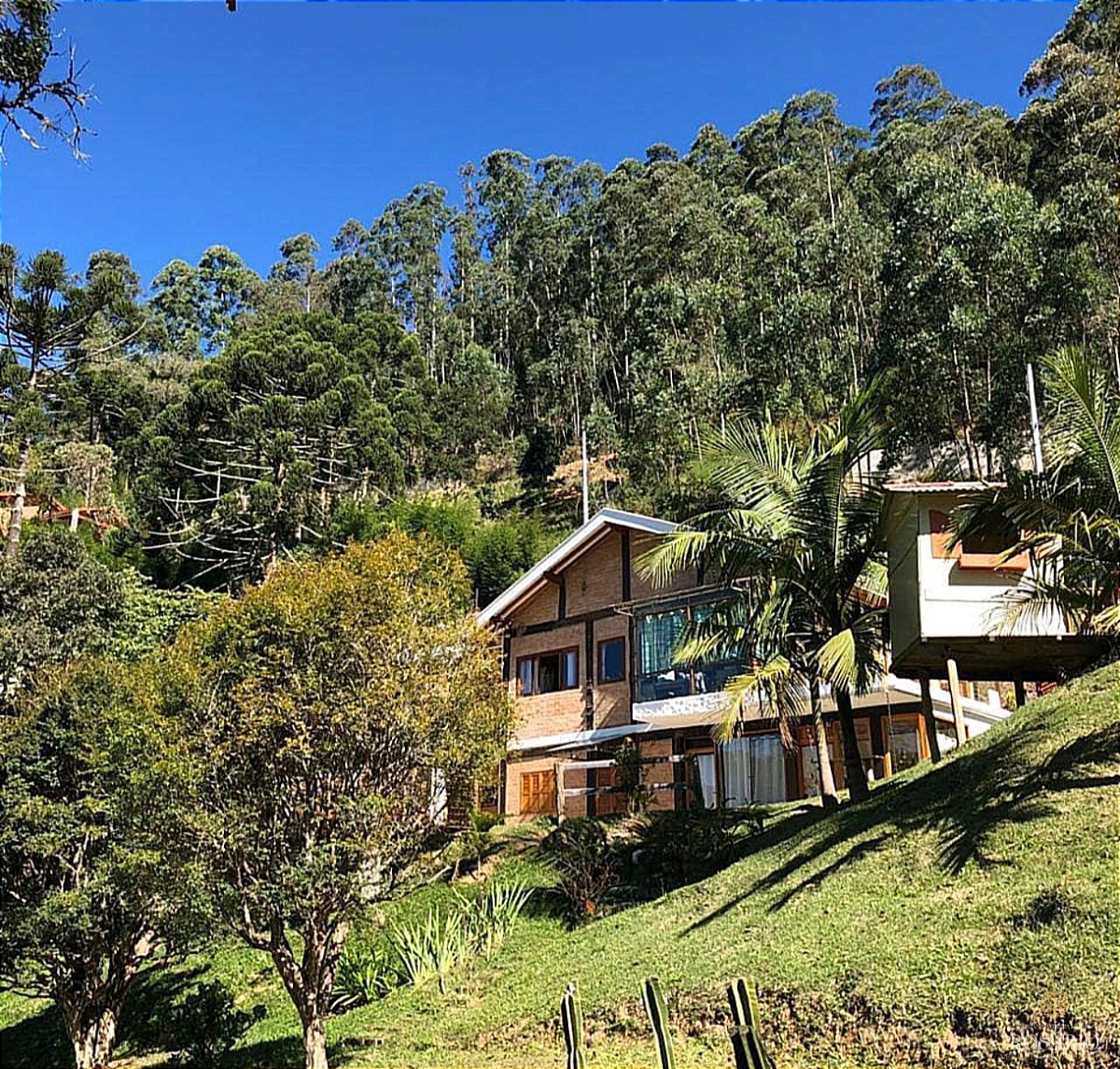 Pousada na serra da mantiqueira à venda.