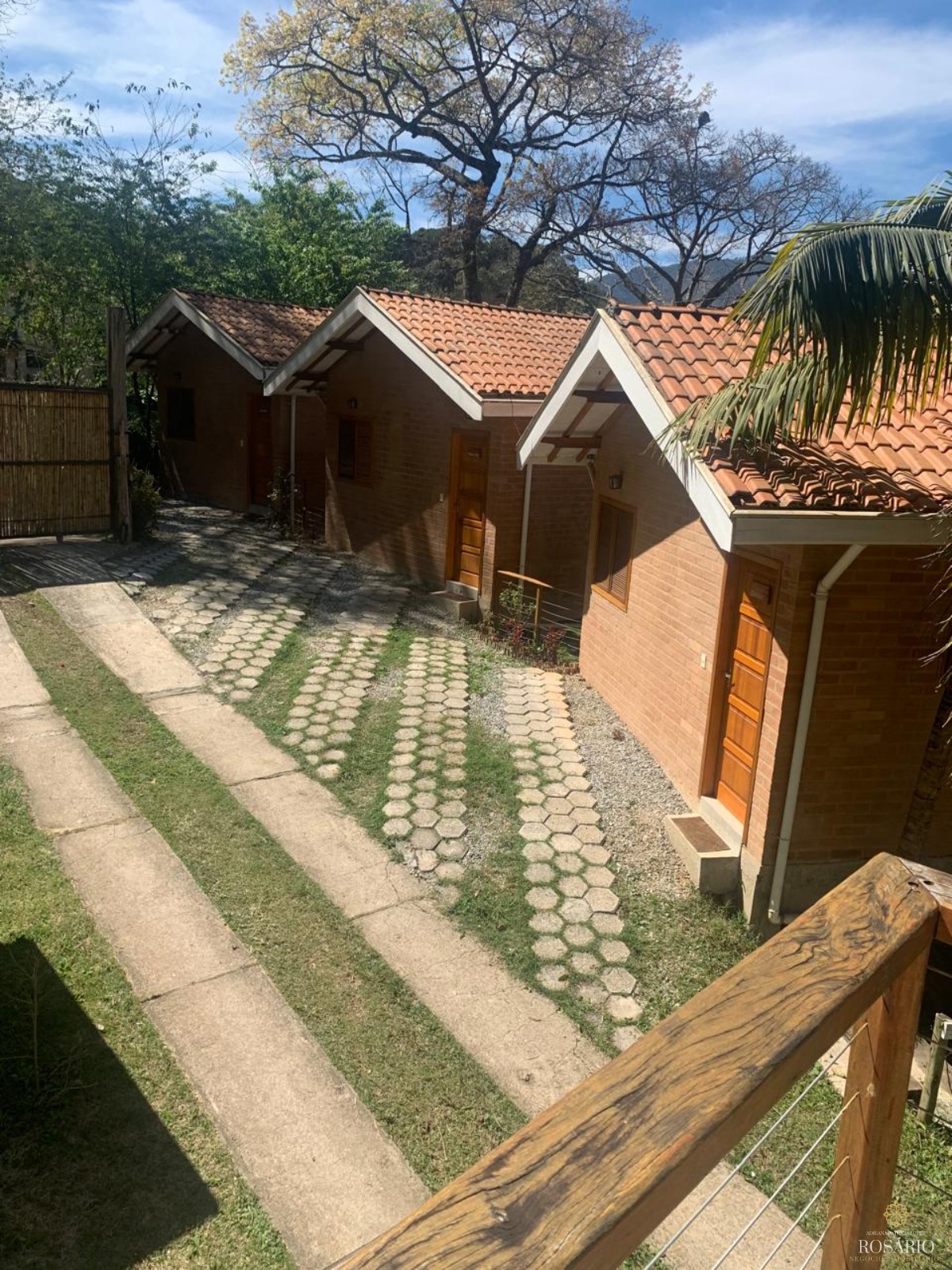 Pousada na serra da mantiqueira à venda.