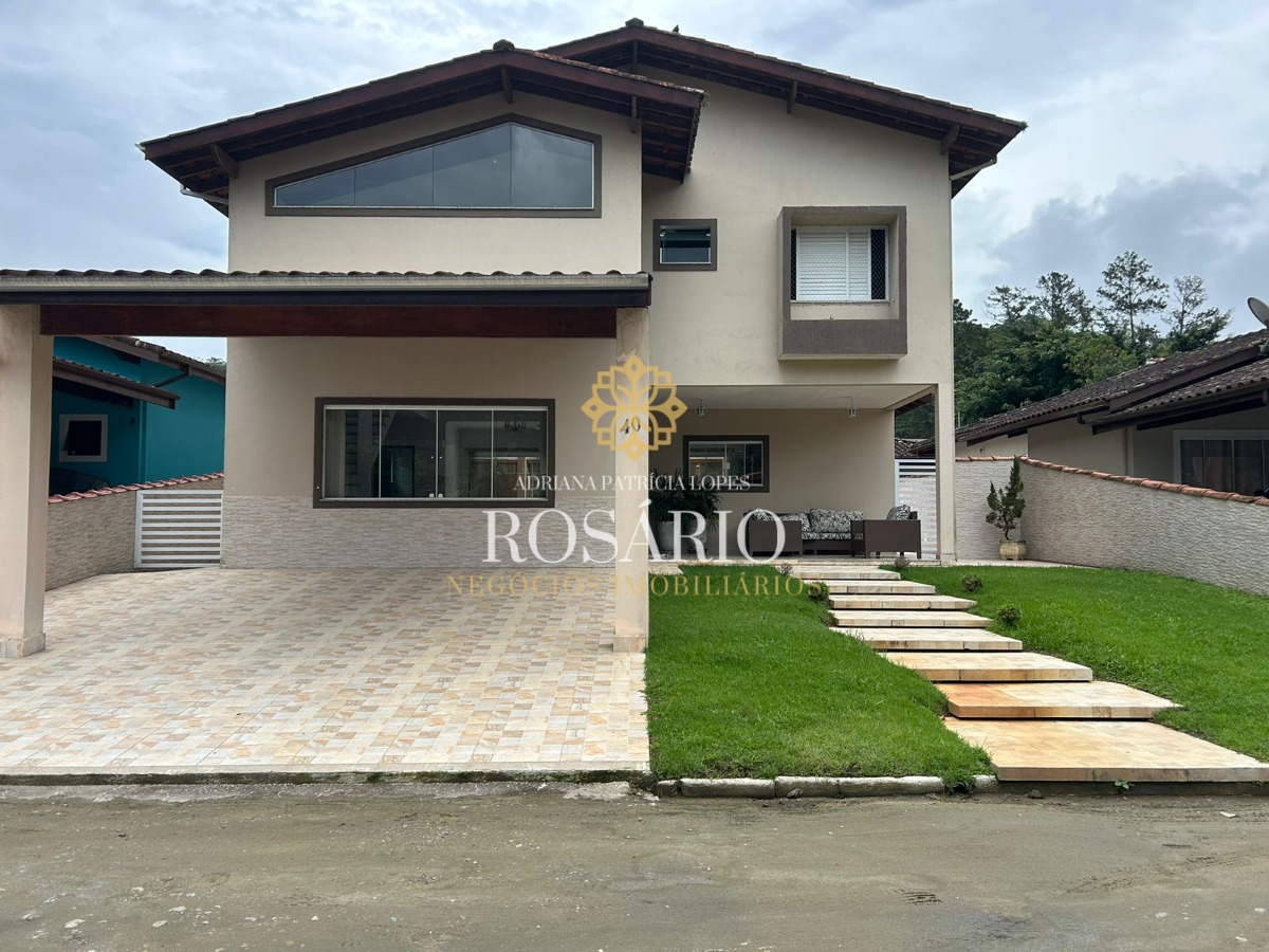 Lindo Sobrado No Condomínio Villas com Placas Solares!