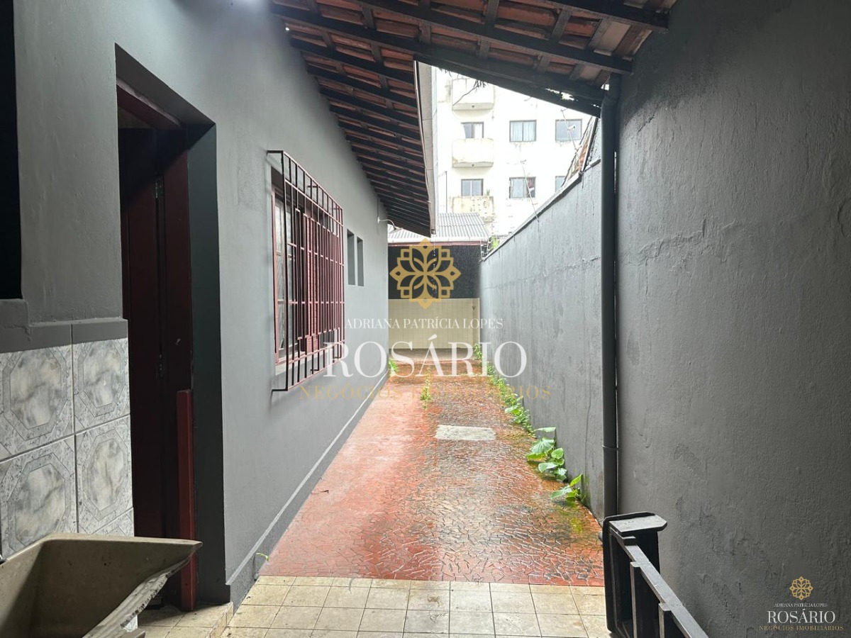 Casa antiga e grande na região central