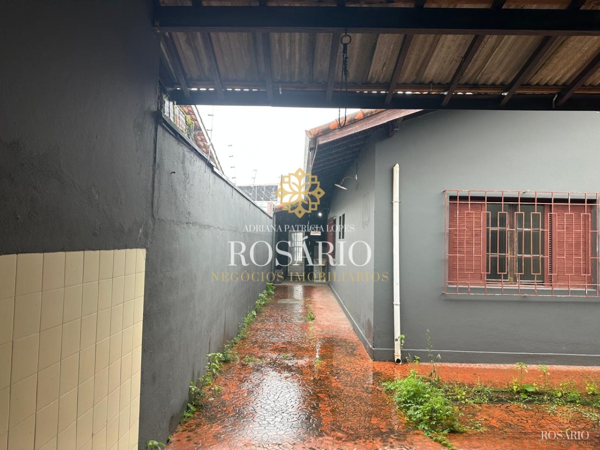 Casa antiga e grande na região central