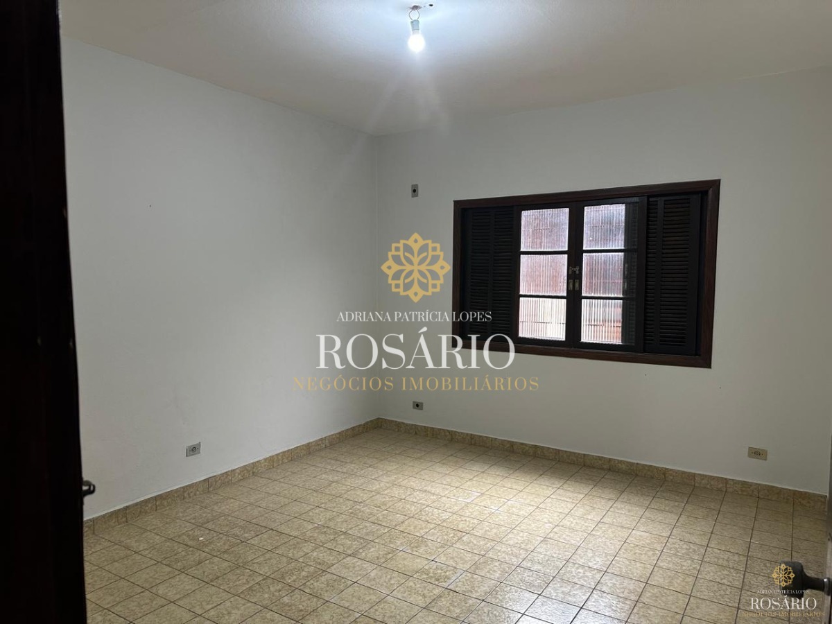 Casa antiga e grande na região central