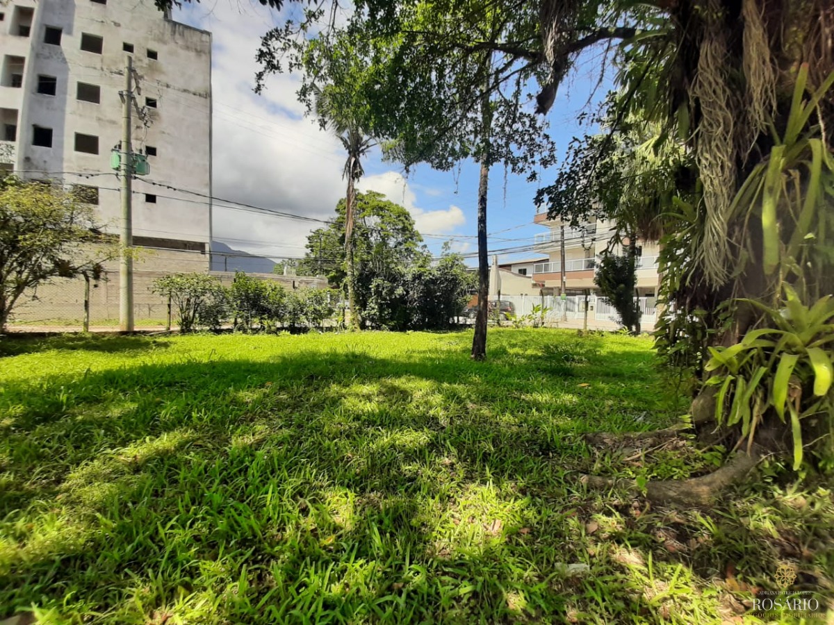 Terreno maravilhoso com 3 esquinas no pereque açu - foto 1