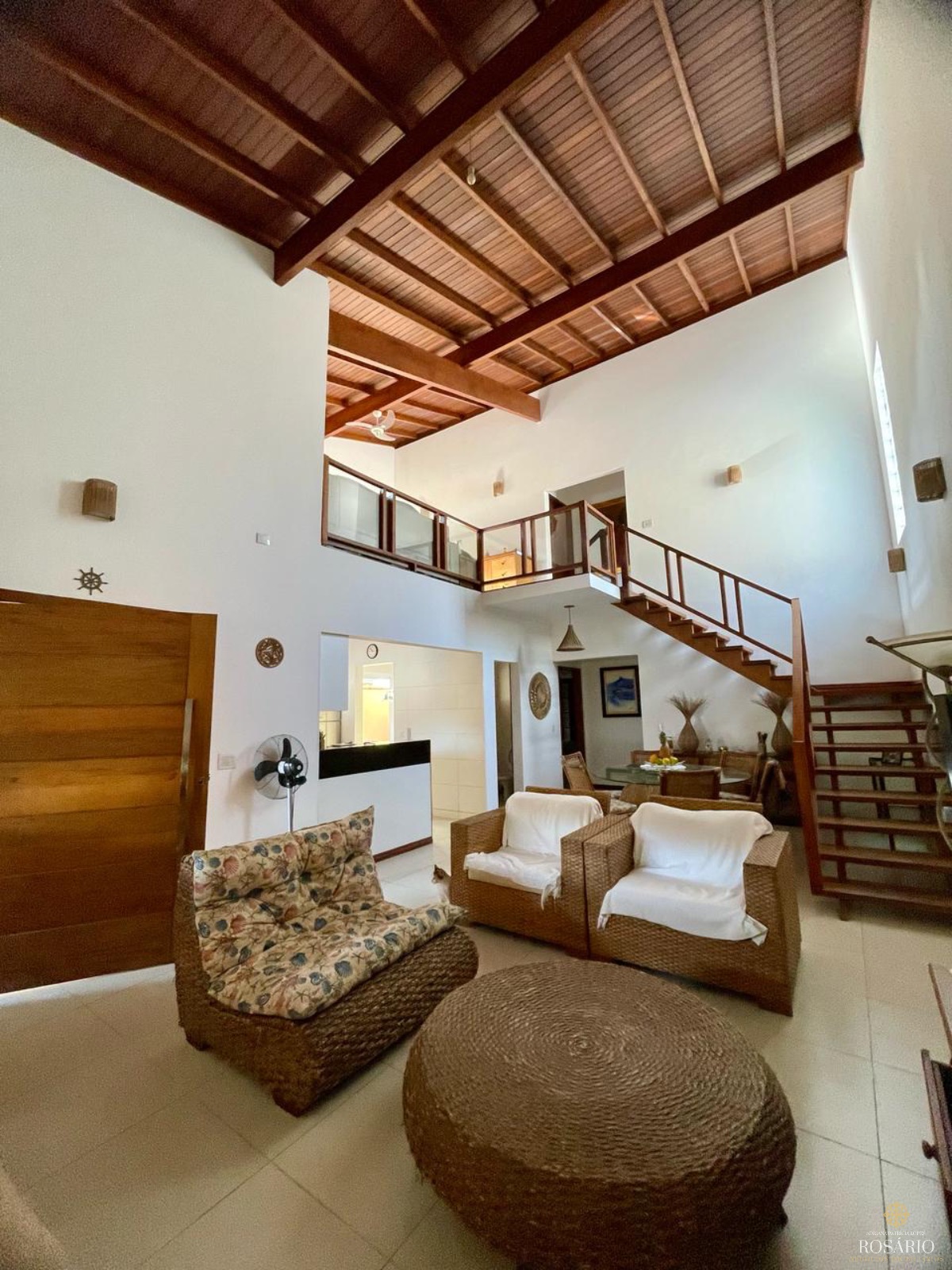 Casa com 04 suítes à venda nas toninhas