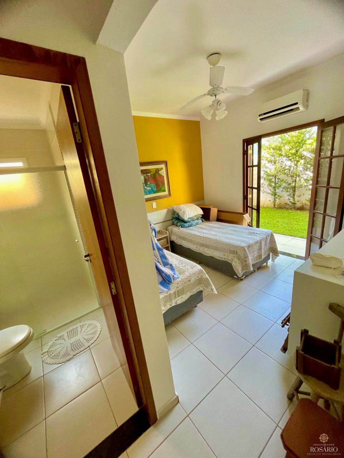 Casa com 04 suítes à venda nas toninhas